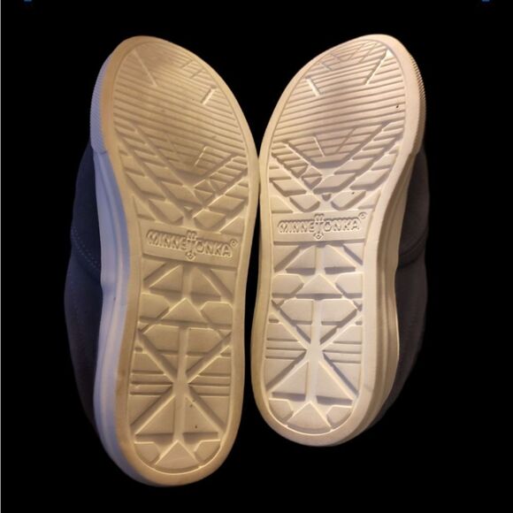 Minnetonka blue suede fur lining nwot🎉 will remove soon!!!! - Picture 5 of 5